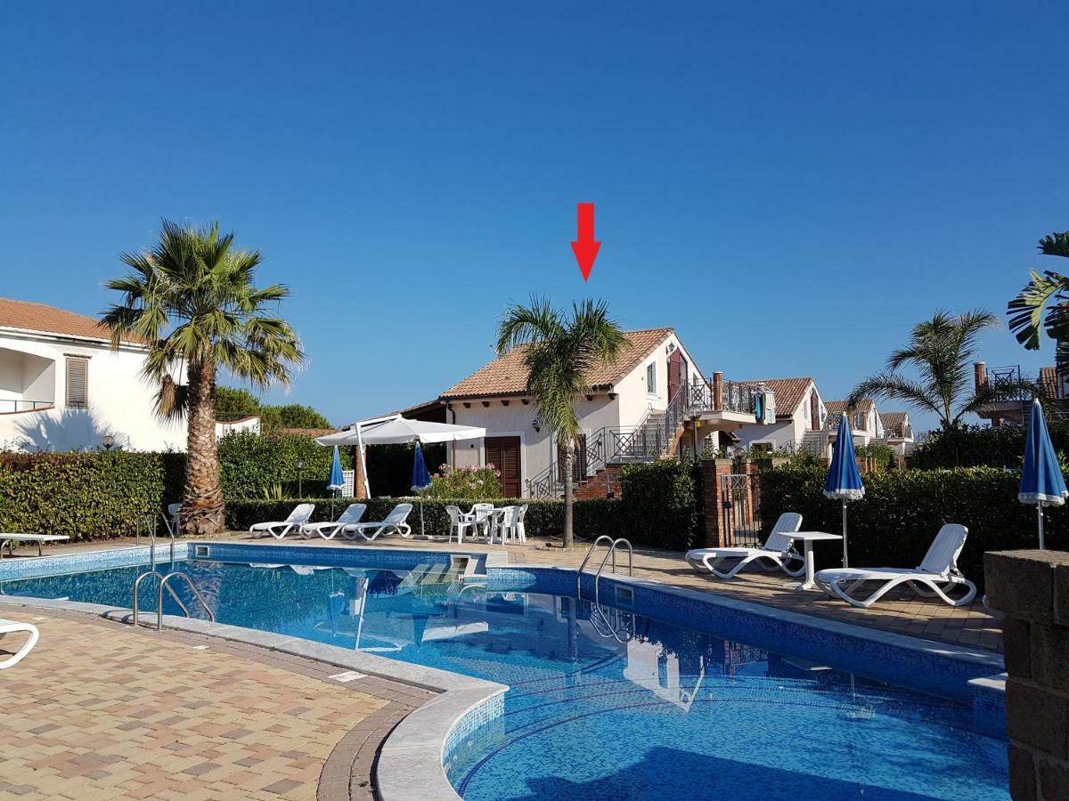 Mansarda Con Vista Piscina Villa Campofelice Di Roccella Bagian luar foto