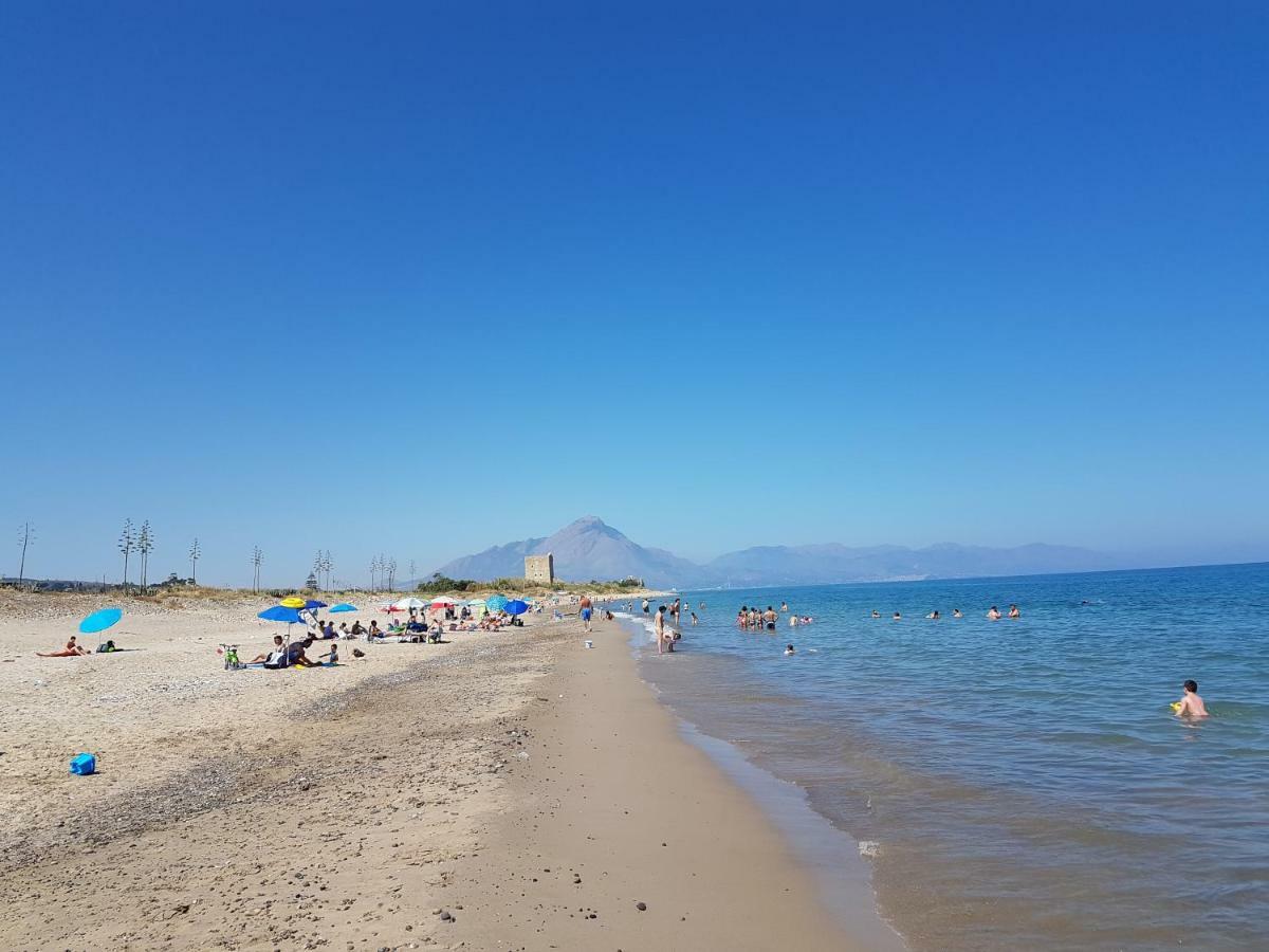 Mansarda Con Vista Piscina Villa Campofelice Di Roccella Bagian luar foto