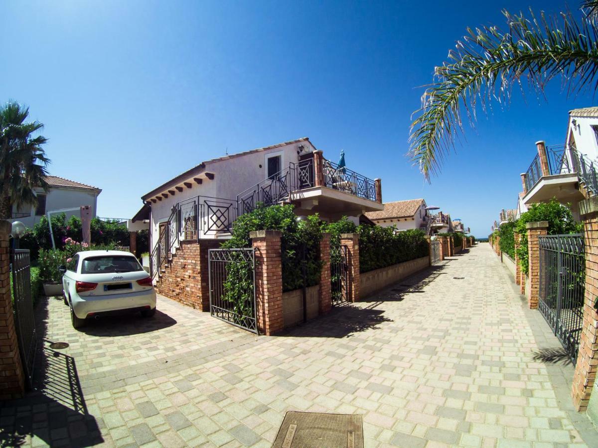 Mansarda Con Vista Piscina Villa Campofelice Di Roccella Bagian luar foto