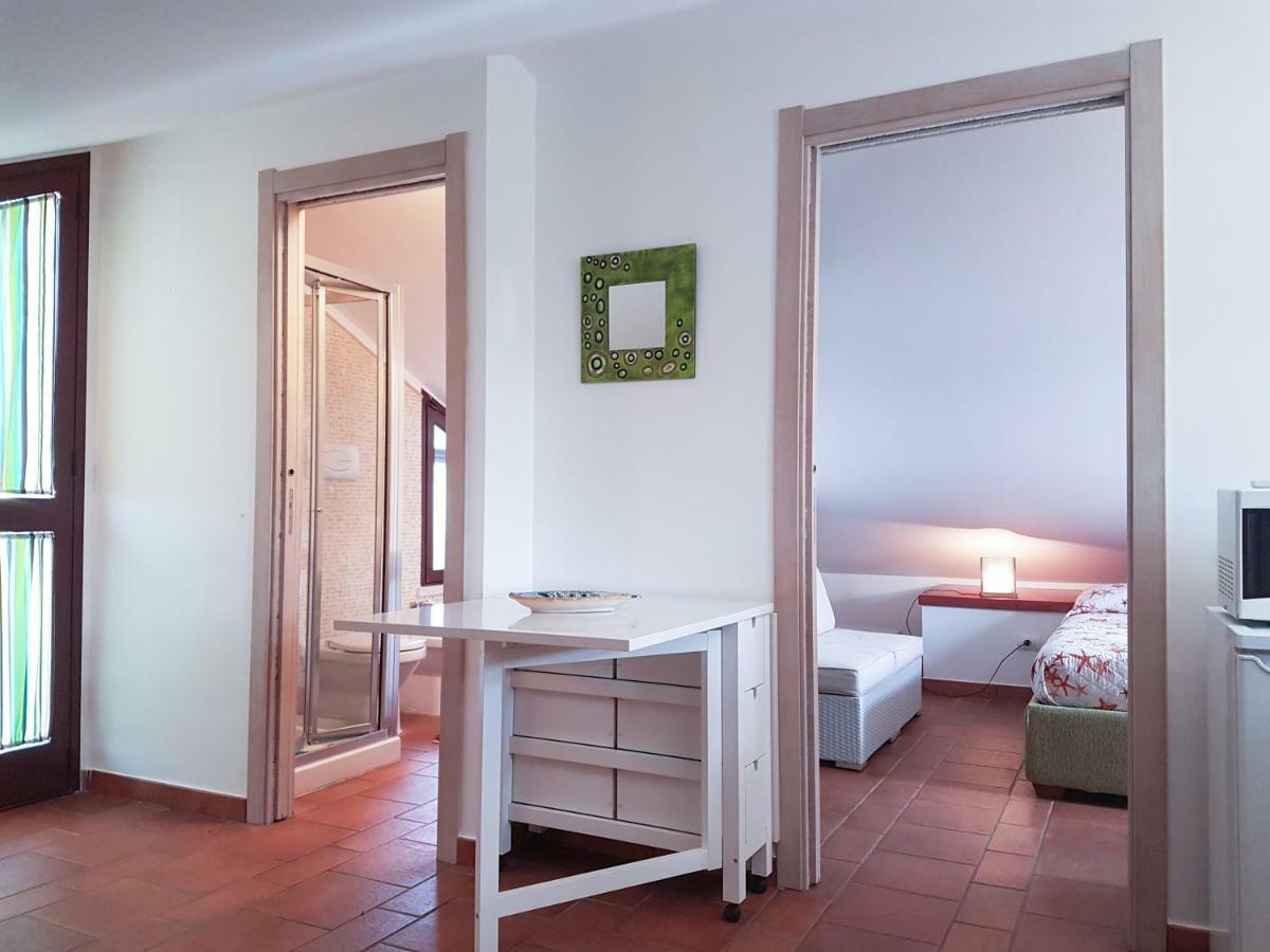 Mansarda Con Vista Piscina Villa Campofelice Di Roccella Bagian luar foto
