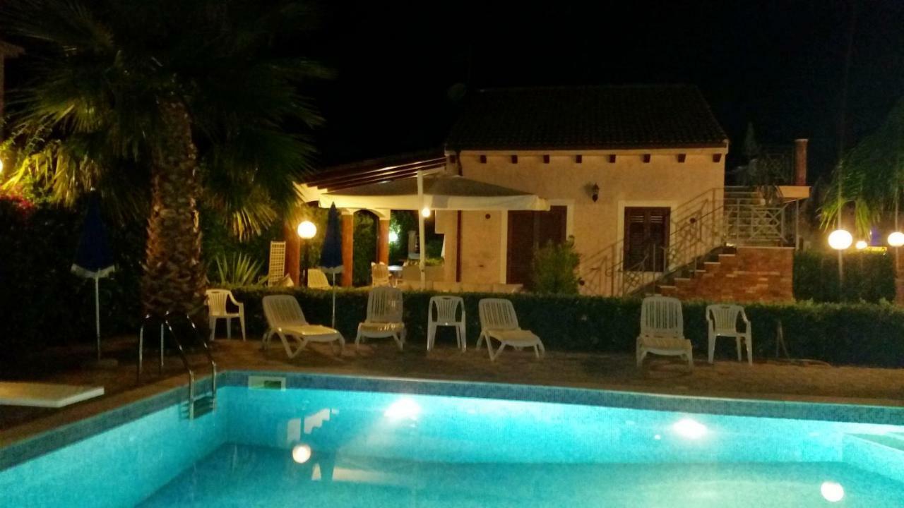 Mansarda Con Vista Piscina Villa Campofelice Di Roccella Bagian luar foto